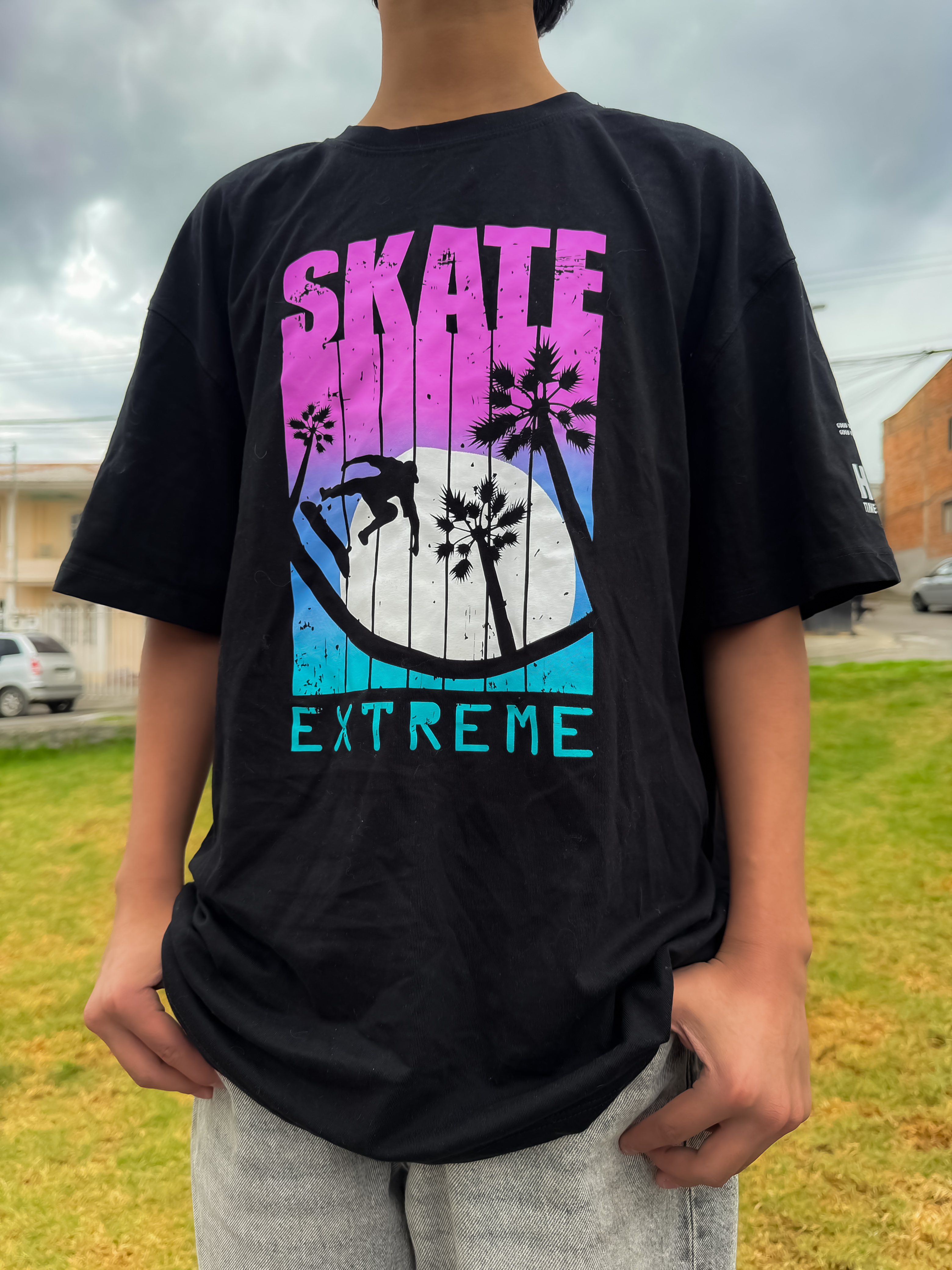 Camiseta Negra Oversize Calce vista 4