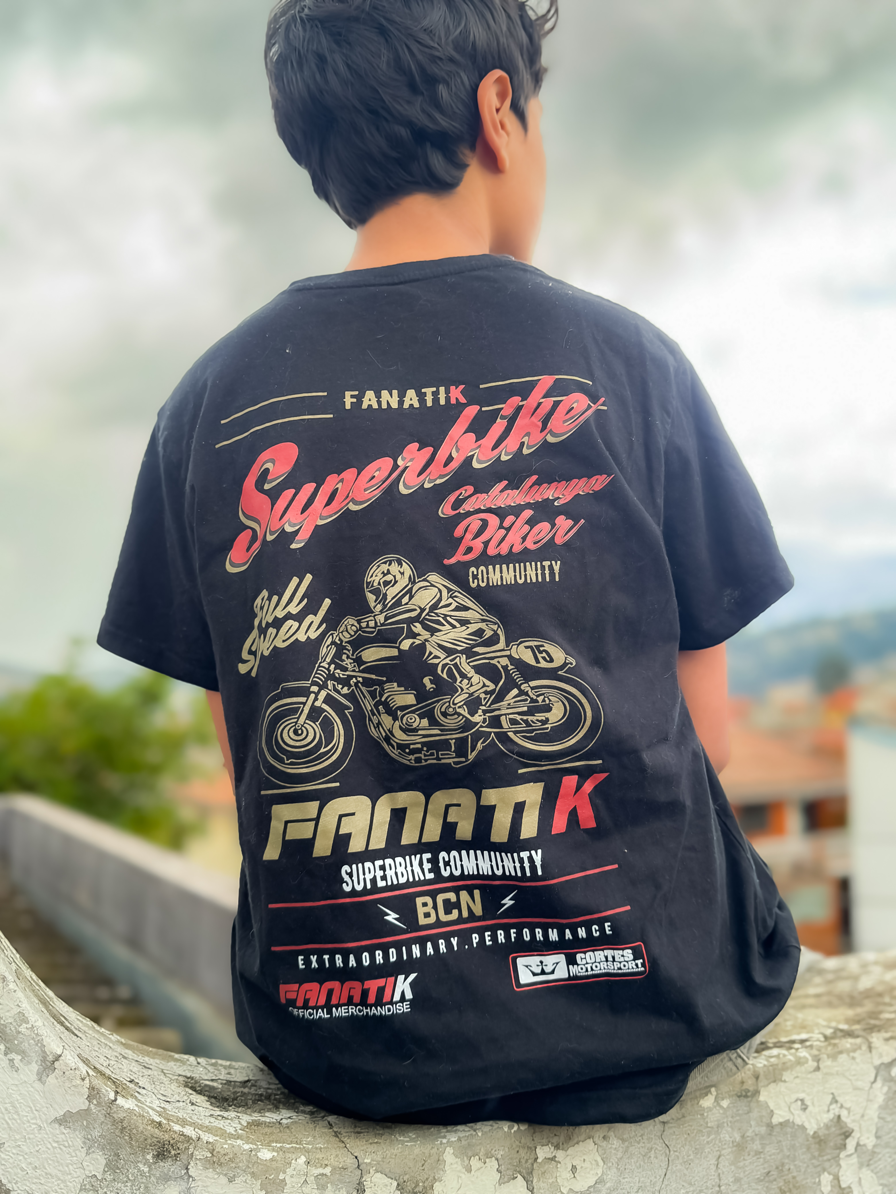 Camiseta Negra ROLY vista 3